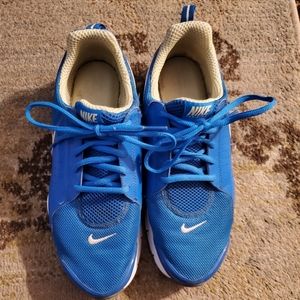 Nike tennis shoes